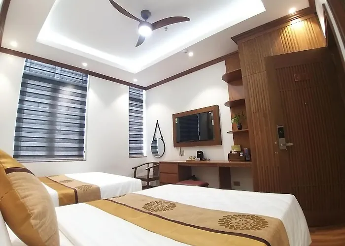 Samatha Bai Chay, Khách sạn Hạ Long