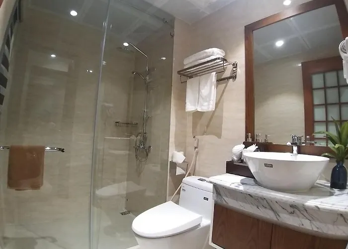 Samatha Bai Chay, Khách sạn