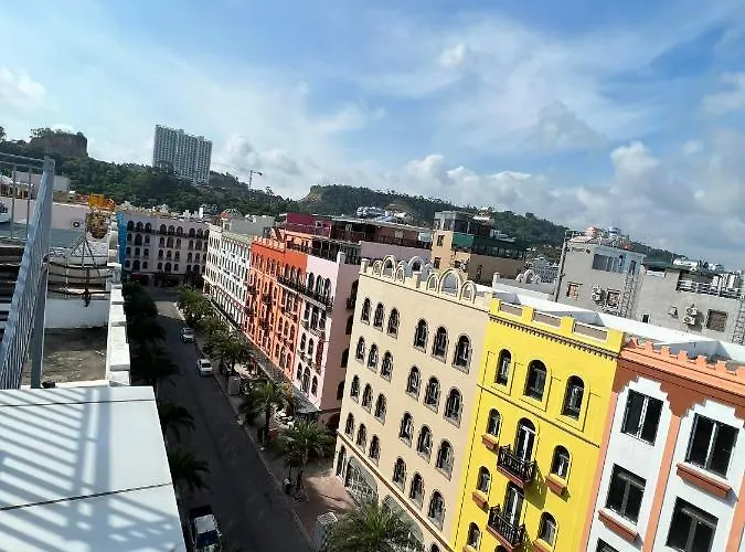 Samatha Bai Chay, Khách sạn 3*