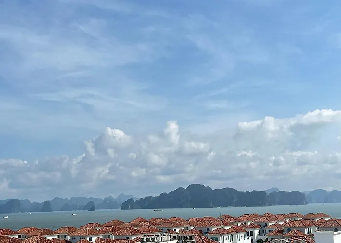 Samatha Bai Chay, Khách sạn