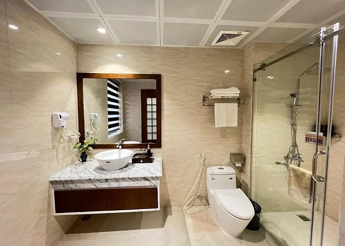 Samatha Bai Chay, Khách sạn Hạ Long