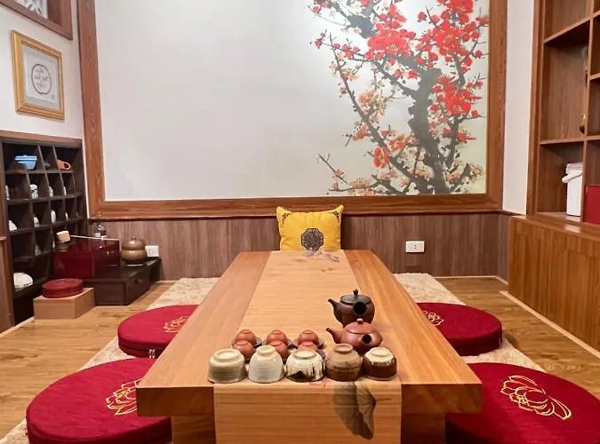Samatha Bai Chay, Hạ Long